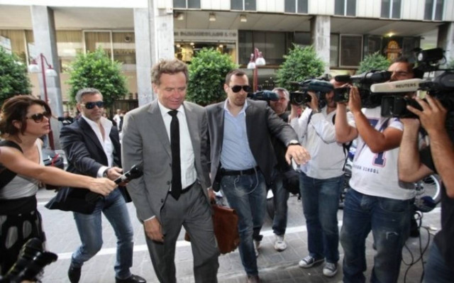 Στα 2 δισ. πέφτει η «τρύπα» στα μέτρα με το βλέμμα στις συντάξεις