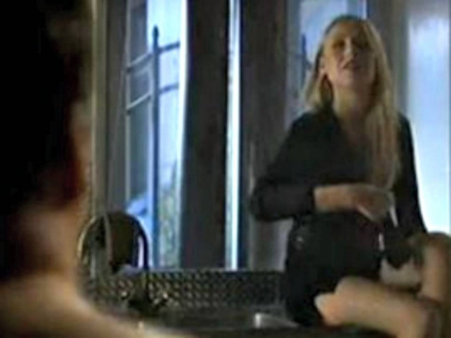 Βίντεο: Ρώσικη ρουλέτα με... στριπτίζ!