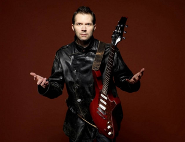 O Paul Gilbert για μια συναυλία, στο Ίδρυμα Μ. Κακογιάννης