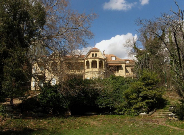 Süddeutsche Zeitung: «Πωλούνται θερινά ανάκτορα»