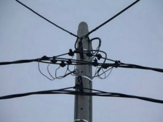 Κρήτη: Έκοψε τα καλώδια της ΔΕΗ για να μειωθεί ο λογαριασμός!