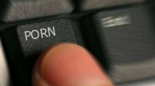 Σοκ στον Πύργο: Ο προπονητής - παιδεραστής είχε πάνω από 8.000 ταινίες