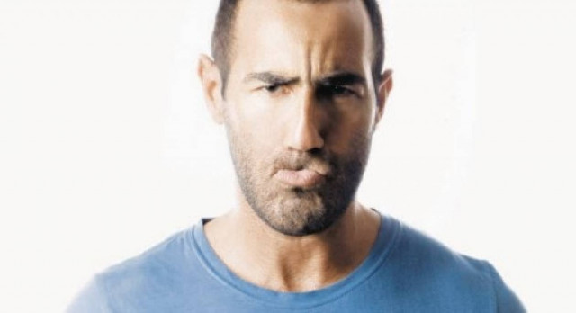 Δείτε τον πορνοστάρ σωσία του Αντώνη Κανάκη