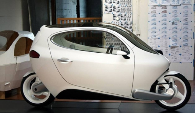 Παρουσιάστηκε η πρώτη ηλεκτροκίνητη μηχανή - αυτοκίνητο