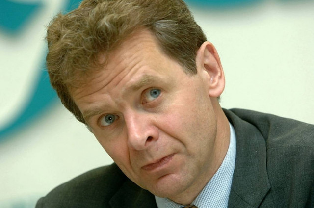 Βίντεο: Πέταξε αυγά στον Τόμσεν και... «έφαγε» 4 μήνες φυλακή!