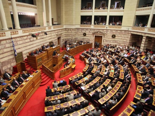 Στήνεται σκηνικό βίαιης ανασύνθεσης του πολιτικού συστήματος