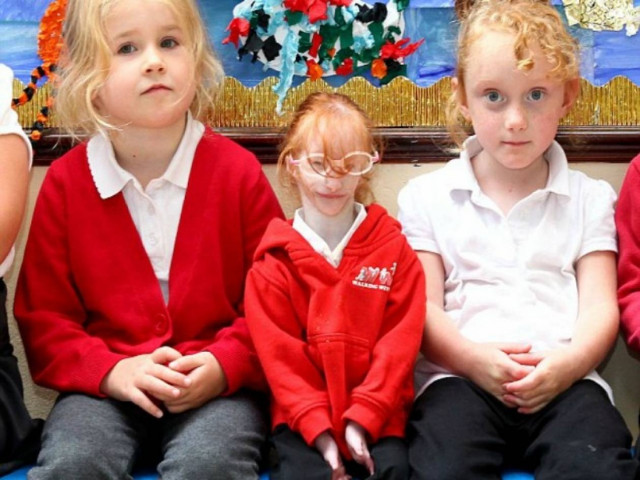 To πιο μικροσκοπικό κορίτσι στον κόσμο πήγε σχολείο για πρώτη φορά