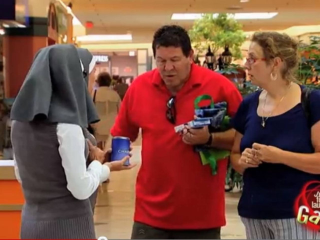 Απίθανη φάρσα: Η γενναιόδωρη σύζυγος! (vid)