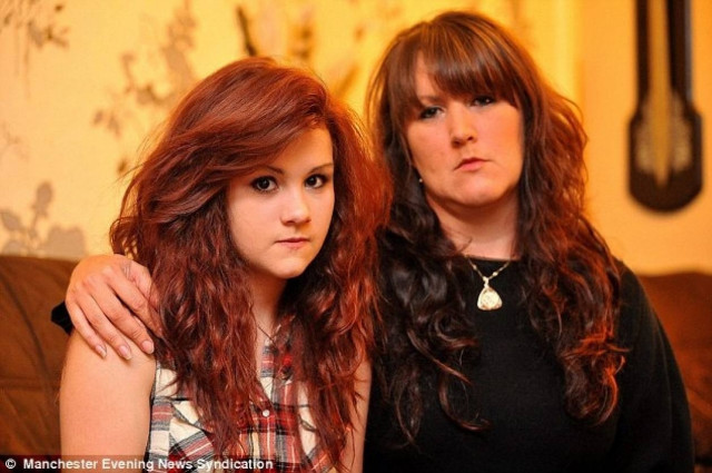 Την απέβαλαν από το σχολειό επειδή έβαψε τα μαλλιά της κόκκινα