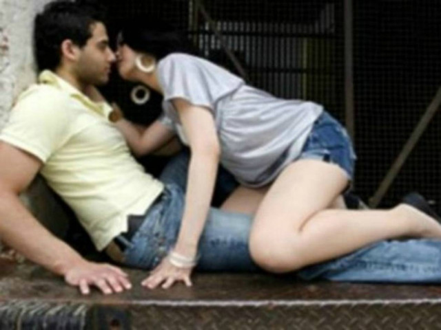 Πέντε τρόποι για να κάνετε δημόσιο... σεξ