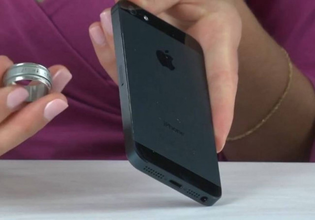 Βίντεο: iPhone 5 - Πάρτε μια θήκη για καλό και για κακό...