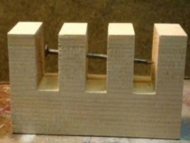 Ένα απίθανο τρικ: Πώς κάρφωσε το καρφί; (vid)