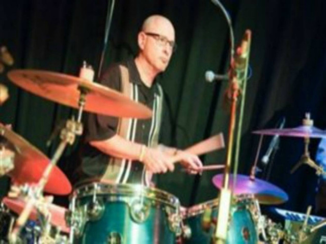 Βίντεο: Κατέρρευσε πάνω στη σκηνή