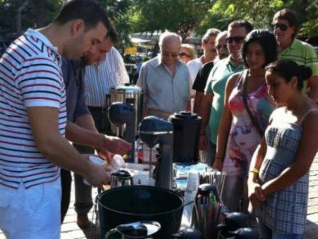 Πάτρα: Ξεκίνησε η δωρεάν διανομή καφέ στους απεργούς (pics)