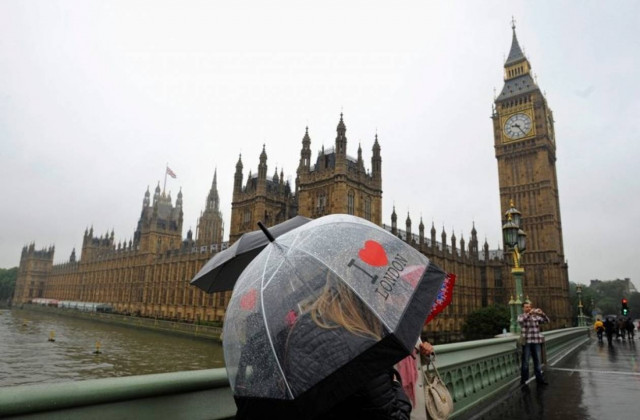 Καταρρακτώδεις βροχές και πλημμύρες στη Βρετανία