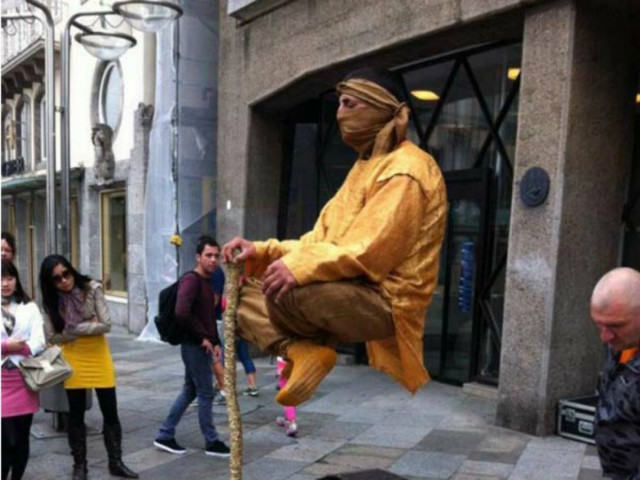 Απίστευτο: Να πώς γίνεται το κόλπο της αιώρησης (pic)