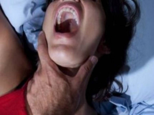 Την βίασαν αστυνομικοί και τώρα είναι κατηγορούμενη!