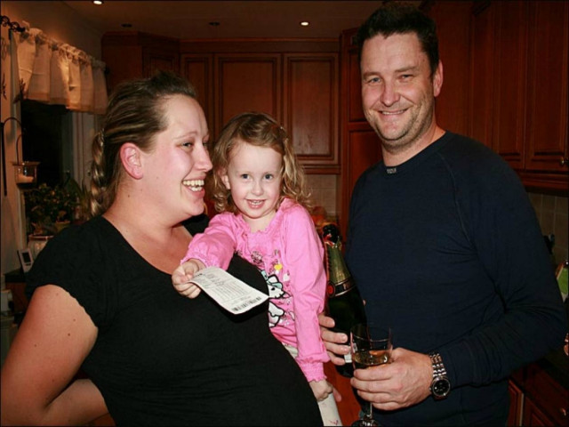 Απίστευτο: Κάθε φορά που γεννάει κερδίζει το... λόττο!