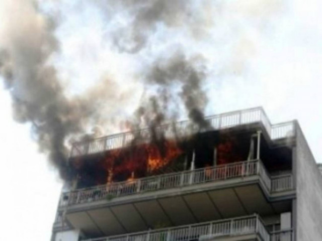 Τρόμος στο Ηράκλειο - Ξύπνησαν με τη φωτιά στα πόδια τους