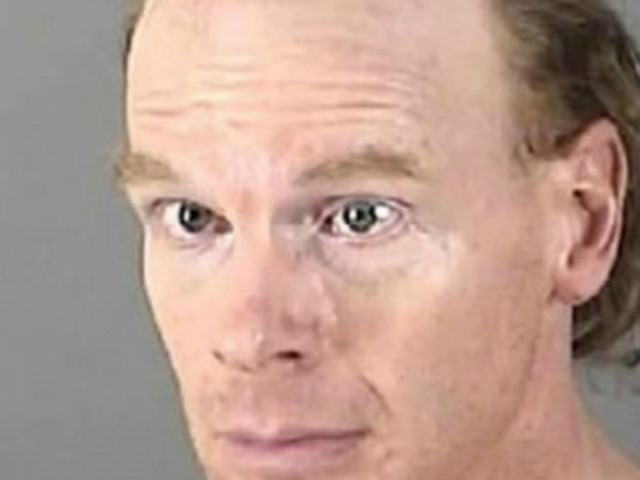 Έκανε σεξ με τον καναπέ στην μέση του δρόμου!