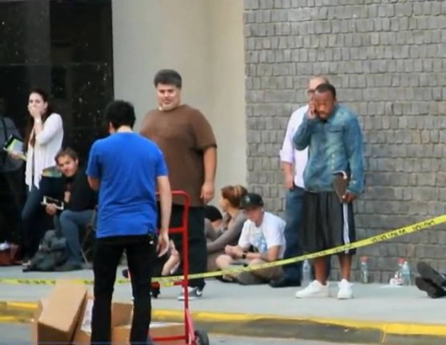 Βίντεο: Σπάει πλάκα με τους... φανατικούς της Apple