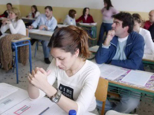 Γραπτές εξετάσεις για 640.000 δημοσίους υπαλλήλους