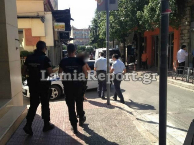 Λαμία: Πήγε να καταθέσει 30.000 ευρώ με πλαστά χαρτονομίσματα