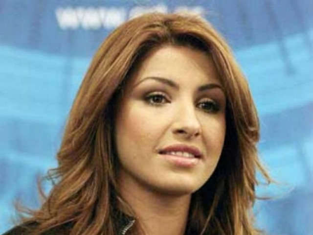 «Έγδυσαν» την Έλενα Παπαρίζου