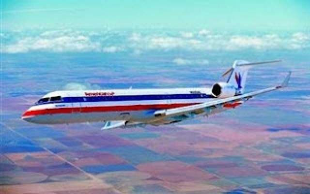 Αεροσυνοδοί πιάστηκαν μαλλί με μαλλί εν ώρα πτήσης