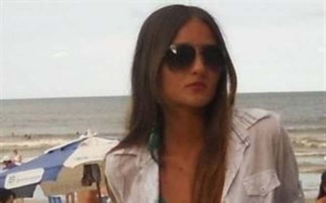 Τρέξτε: 20χρονη βγάζει την παρθενιά της στο σφυρί!