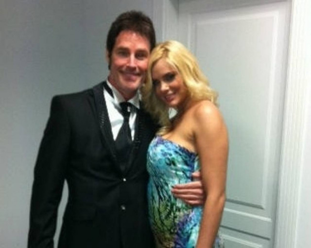 Ρία Αντωνίου: Αγκαλιά με τον «Ridge» από τη σειρά «Τόλμη και Γοητεία»