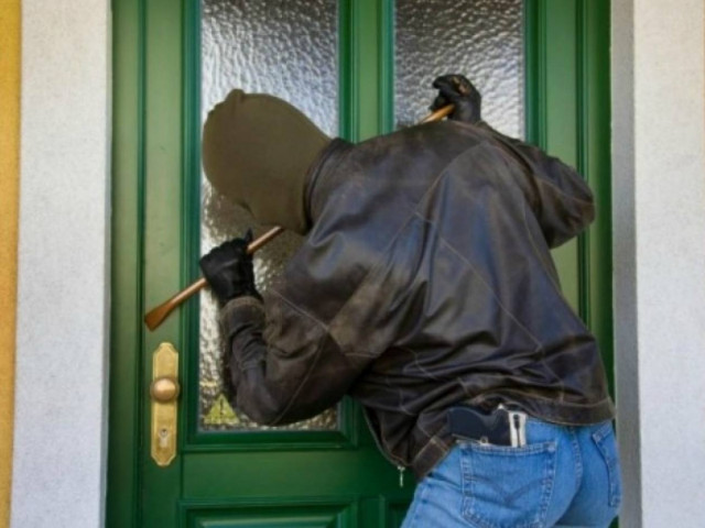 Έκλεψαν κουτί παπουτσιών και βρήκαν 20.000 ευρώ!