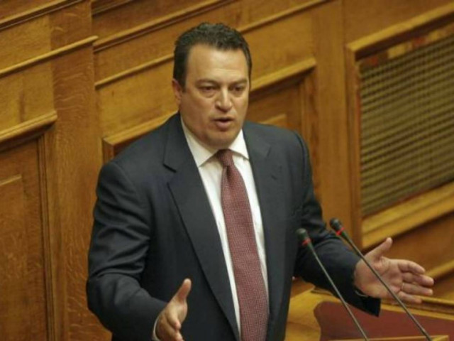 Προνοιακά επιδόματα: Υπεγράφη η σύμβαση για την καταβολή τους