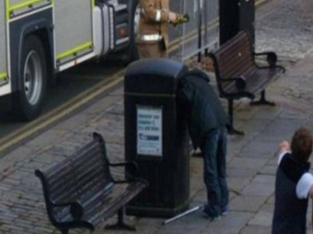 Σφήνωσε το κεφάλι του σε κάδο απορριμάτων!