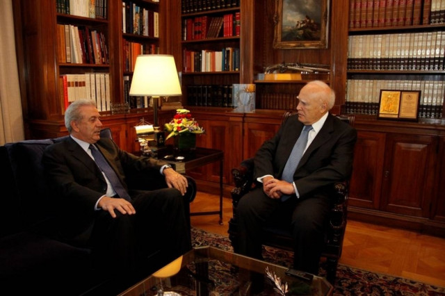 Αβραμόπουλος: Πρέπει να βγάλουμε τη χώρα προς τα έξω