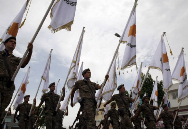 Βίντεο: Στρατιωτική παρέλαση στη Λευκωσία για την επέτειο Ανεξαρτησίας