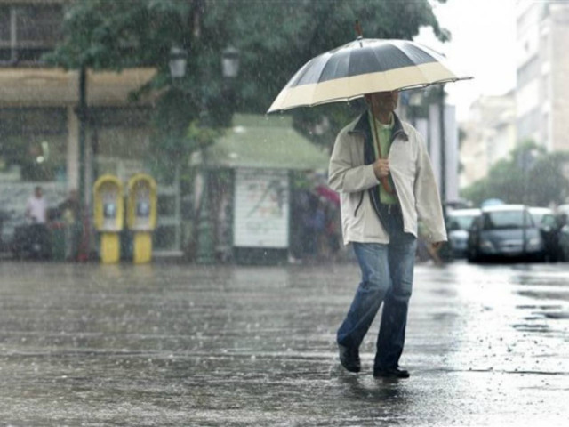 Ζεστός αλλά βροχερός ο καιρός