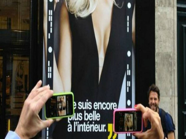 Γδύσε μια κοπέλα της Wonderbra με το iPhone σου!