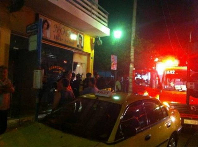 Προσαγωγή 19χρονου για την επίθεση στο κουρείο Πακιστανού