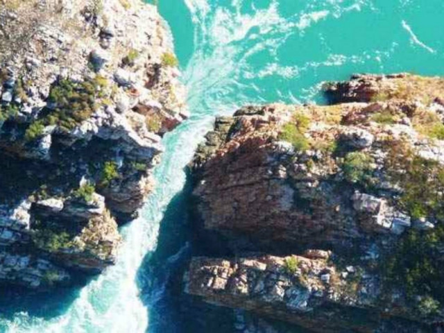 Εντυπωσιακοί οριζόντιοι... καταρράκτες!