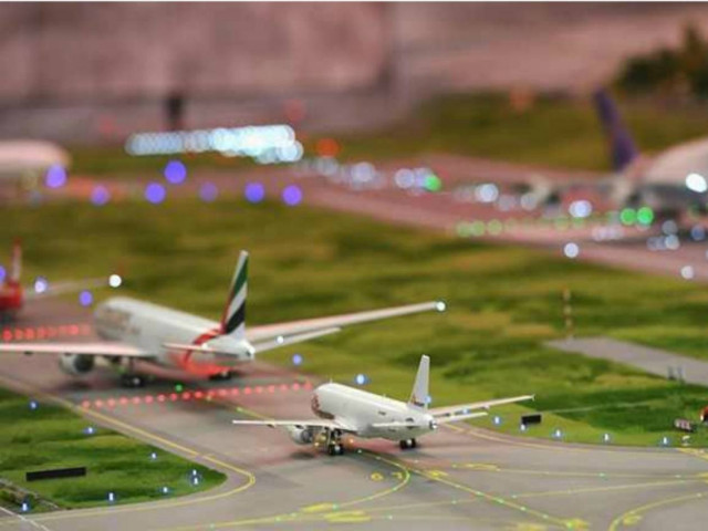 Βίντεο: Το μεγαλύτερο αεροδρόμιο μινιατούρα