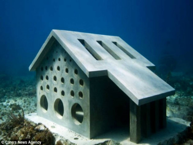 Καλλιτέχνης δημιούργησε μια πόλη κάτω από τη θάλασσα! (pic)
