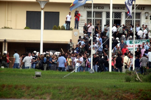 Κλειστή η Μεσογείων και στα δύο ρεύματα, στο ύψος του ΥΕΘΑ