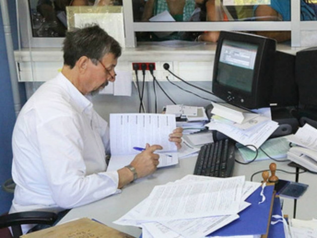 Απολύσεις στο Δημόσιο: Εκτός 15.000 υπάλληλοι το 2014