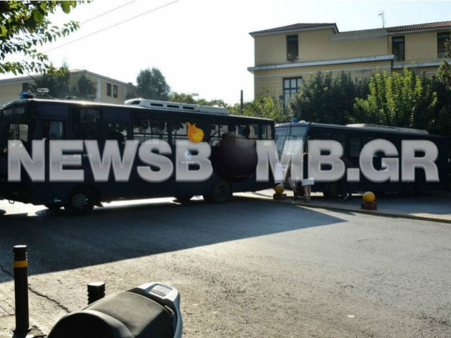 Στο αυτόφωρο οι συλληφθέντες για τα επεισόδια στο Υπ. Εθνικής Άμυνας