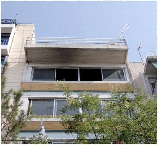 Επίθεση στα γραφεία της Χρυσής Αυγής στον Άλιμο