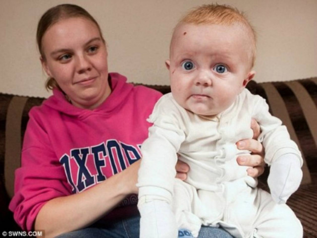 Τραγικό: Δεν μπορεί να αγκαλιάσει τον γιο της λόγω μιας ασθένειας