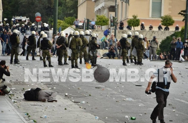 Μικροεπεισόδια γύρω από το Σύνταγμα