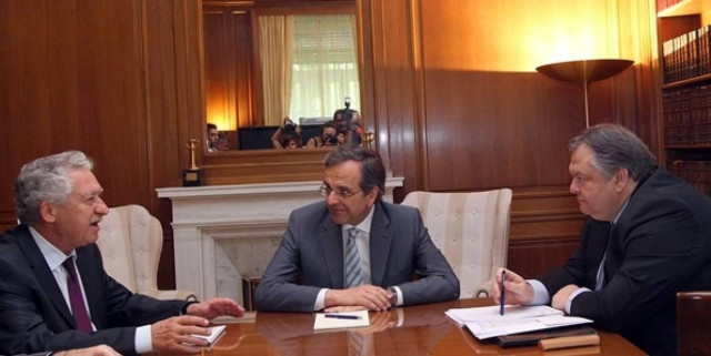 Τηλεφωνική επικοινωνία Σαμαρά με Βενιζέλο και Κουβέλη