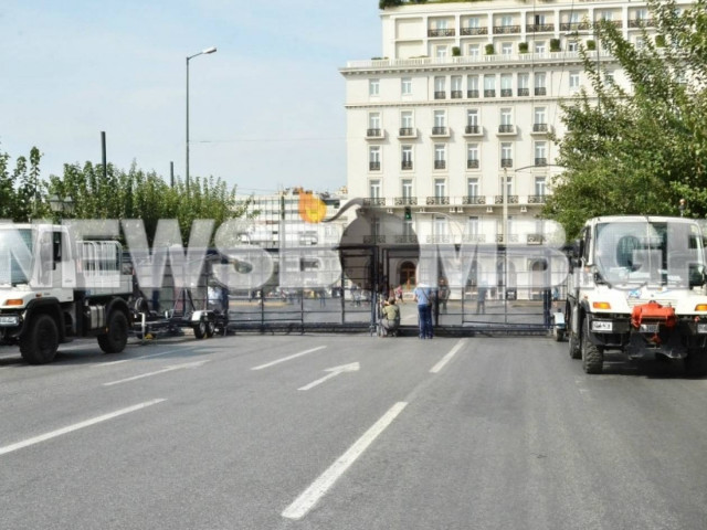 Έρημη πόλη η Αθήνα - Κλειστοί οι δρόμοι στο κέντρο (ΦΩΤΟΡΕΠΟΡΤΑΖ)